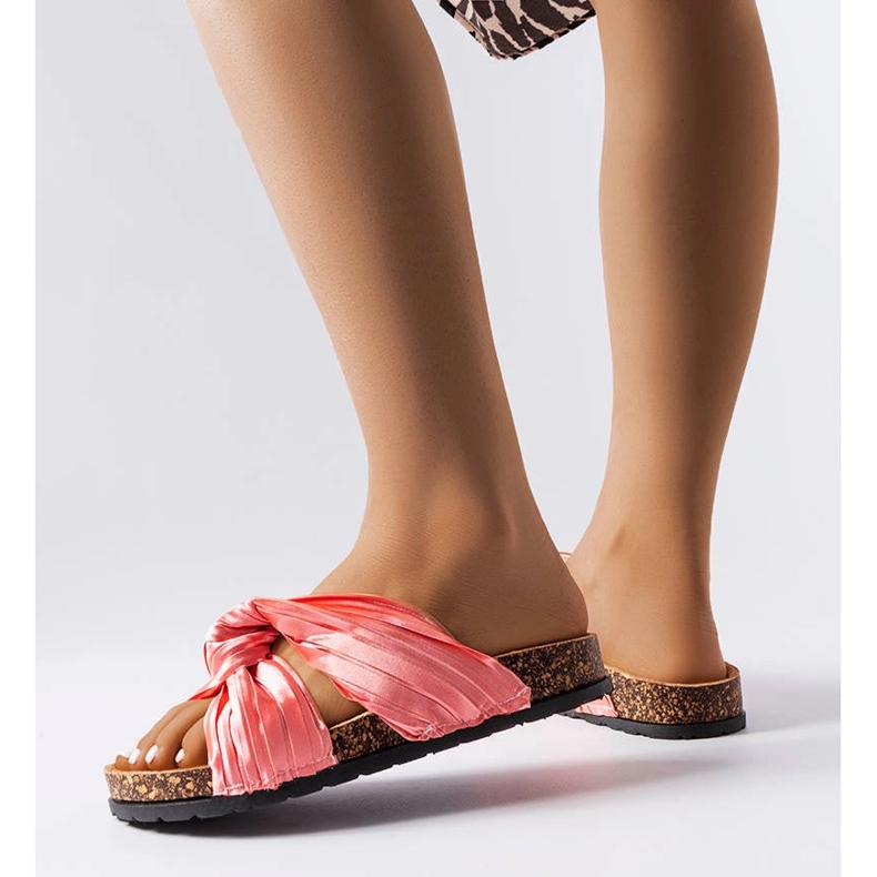 Pantuflas rosas decoradas con tejido Fresne 1