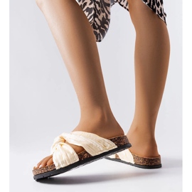 Chanclas beige decoradas con tejido Fresne 1