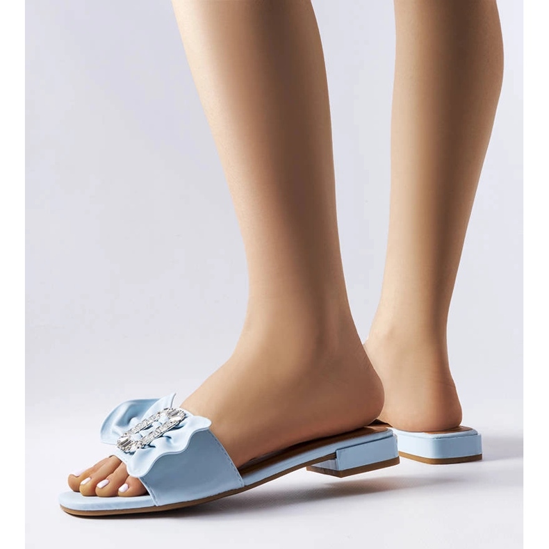 Elegantes sandalias azules con pedrería de Fifi 1