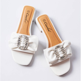 Elegantes zapatillas blancas con pedrería de Fifi blanco 2