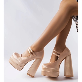 Zapatos de tacón beige de Gabriel 1