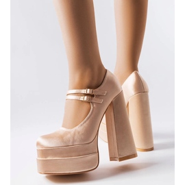 Zapatos de tacón beige de Gabriel 2