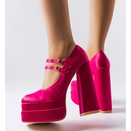 Zapatos de tacón rosa de Gabriel. rosado 1