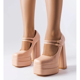 Zapatos de tacón beige de Chouinard 1