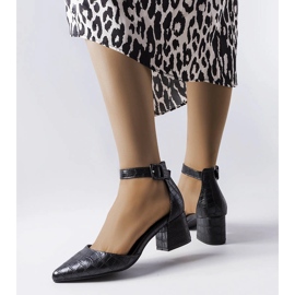 Zapatos de tacón en bloque negros de Laliberté 1