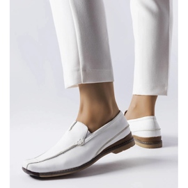 Mocasines blancos con puntera alargada de Montague 1