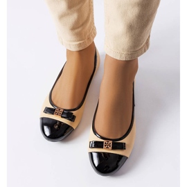 Bailarinas beige con puntera charol Umberto 2