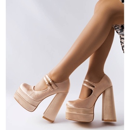 Zapatos de tacón rosa claro de Gabriel 1