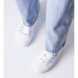 Zapatillas blancas con un toque azul de Blais blanco 2