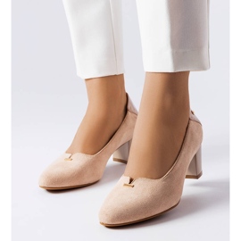 Elegantes zapatos beige de Vinceza 1
