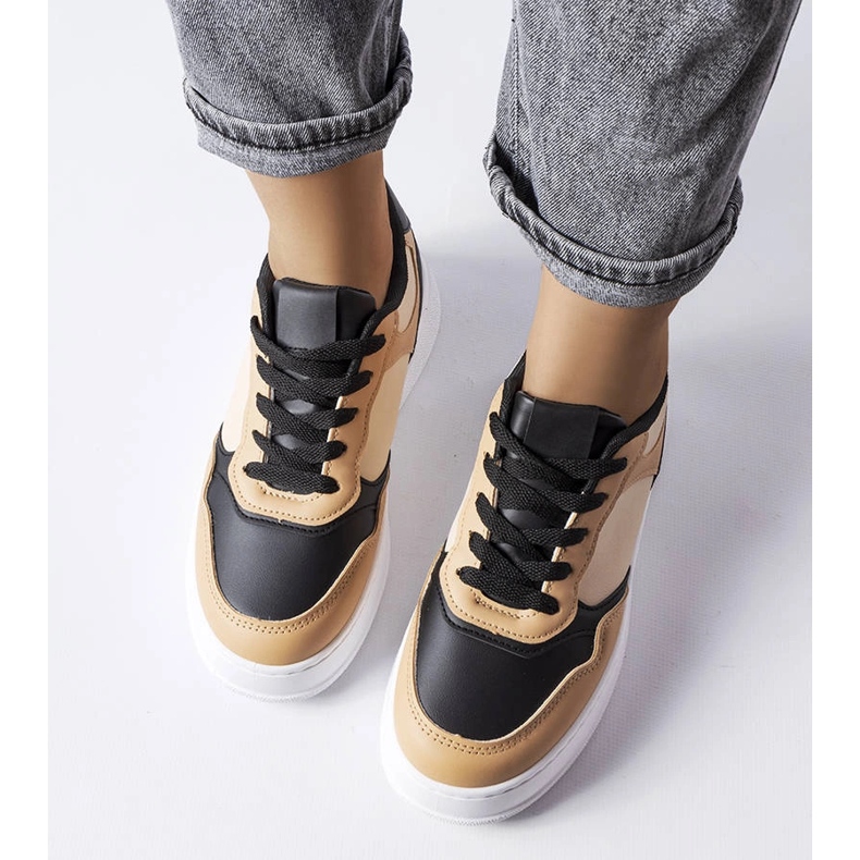 Botas negras y beige con suela más gruesa de Baron 1 Botas negras y beige con suela más gruesa de Baron 1