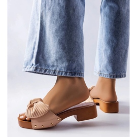 Chanclas beige de tacón bajo de Rochefort 1