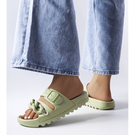 Chanclas de goma verde 2
