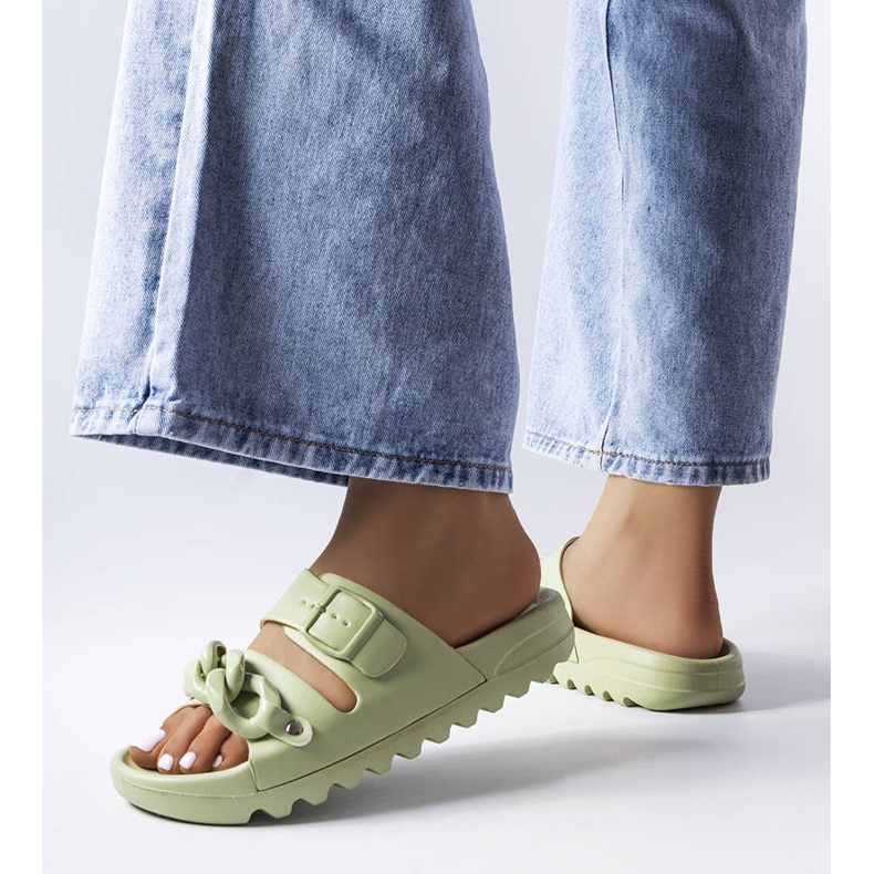 Chanclas de goma verde 2 Chanclas de goma verde 2