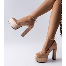 Zapatos de salón beige con purpurina de Bellamy 2