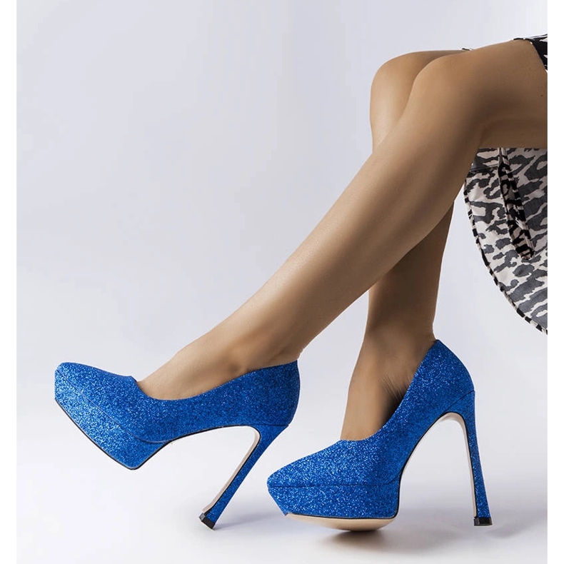 Zapatos de salón con purpurina azul de Proulx. 2 Zapatos de salón con purpurina azul de Proulx. 2