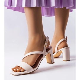 Sandalias Beaulac de charol en beis beige 1