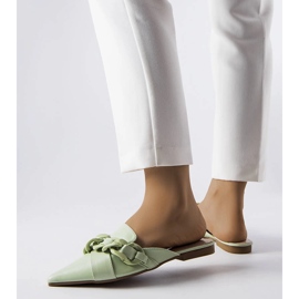 Babuchas elegantes verdes con cadena Patenaude 1