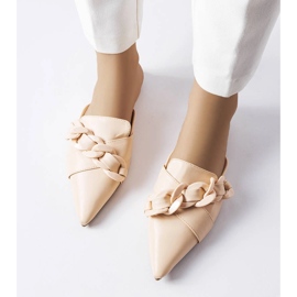 Elegantes sandalias beige con cadena de Patenaude 1