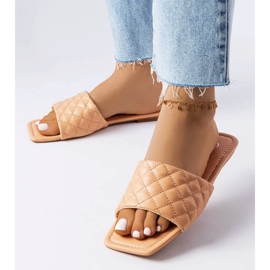 Pantuflas elegantes rosas con acolchado de Labrie rosado 1