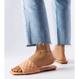 Pantuflas elegantes rosas con acolchado de Labrie 2