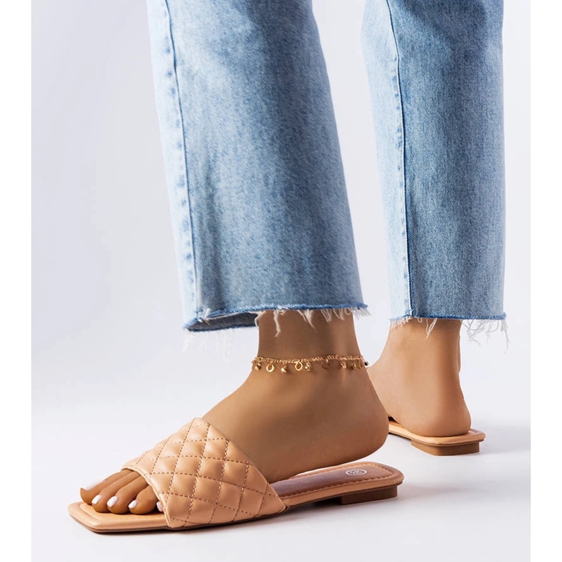 Pantuflas elegantes rosas con acolchado de Labrie 2