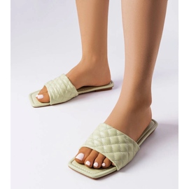 Babuchas elegantes verdes con acolchado de Labrie 1