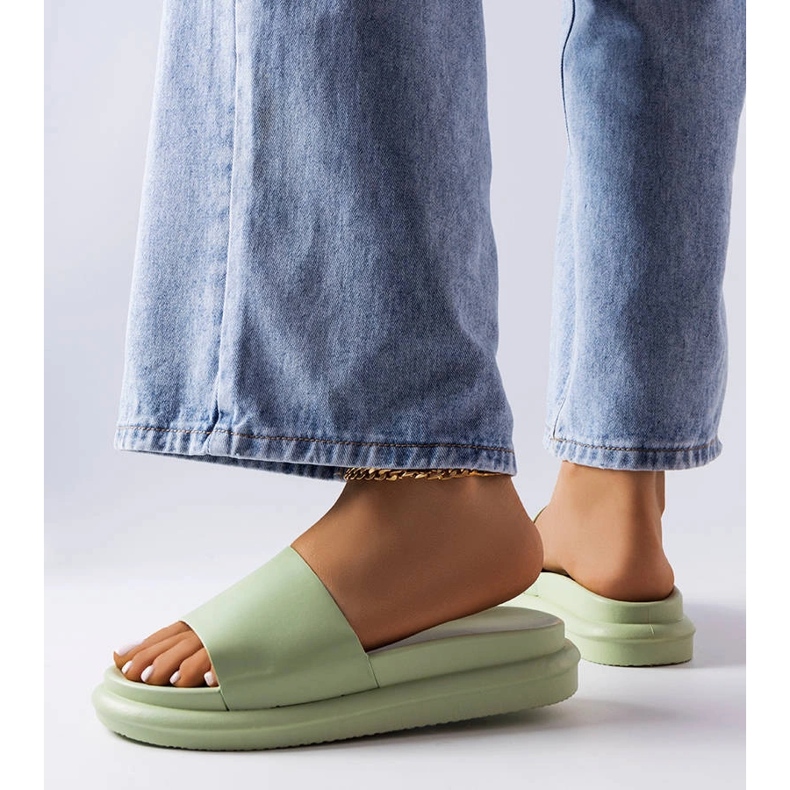 Zapatillas verdes en la plataforma Paquette 2