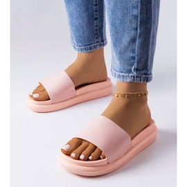 Zapatillas rosas en la plataforma Paquette 1