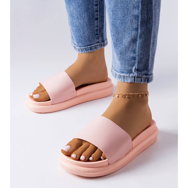 Zapatillas rosas en la plataforma Paquette 1