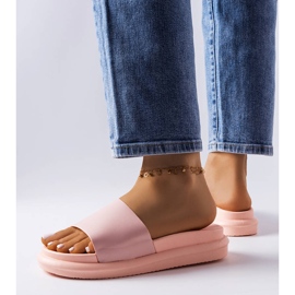 Zapatillas rosas en la plataforma Paquette 2