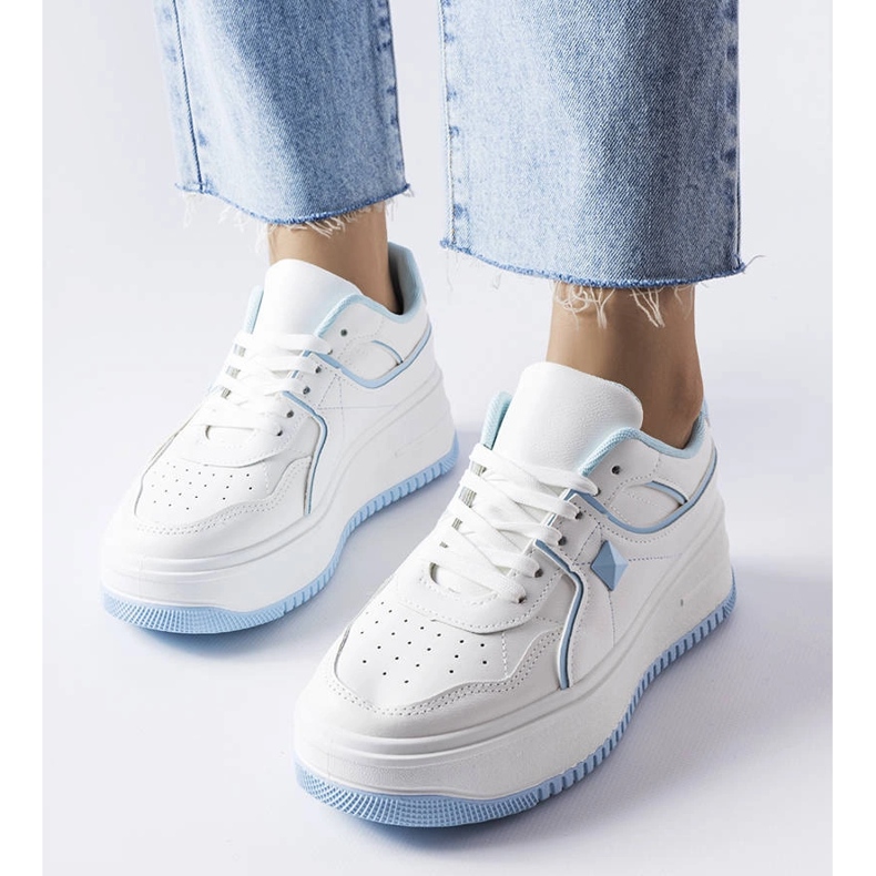 Zapatillas blancas y azules en la plataforma Lepage blanco 1