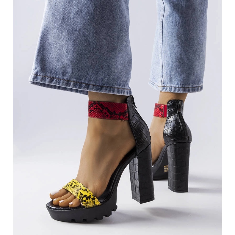 Sandalias con estampado de serpiente amarillas de Knoxville amarillo 1