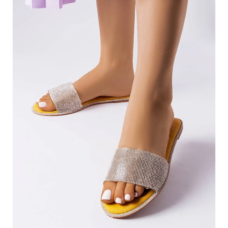 Chanclas amarillas decoradas con pedrería Guilmette amarillo 1