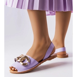 Sandalias moradas decoradas con una cadena de Germaine púrpura 1