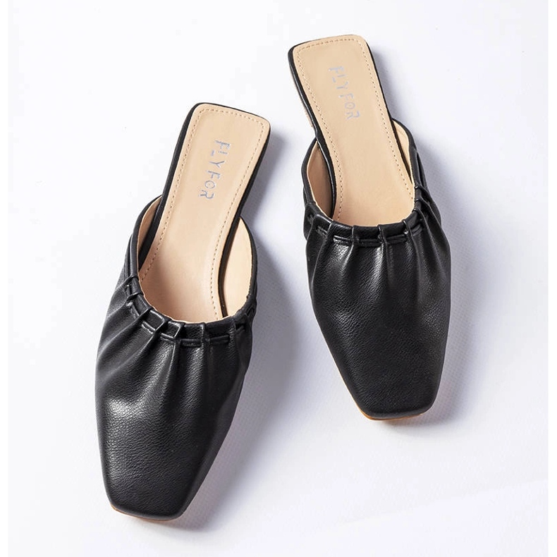 Sandalias negras con volantes en los dedos de Aasiaat negro 1 Sandalias negras con volantes en los dedos de Aasiaat negro 1