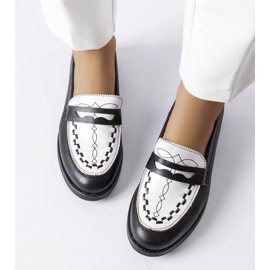 Mocasines negros con aplicación blanca de Galboun 2