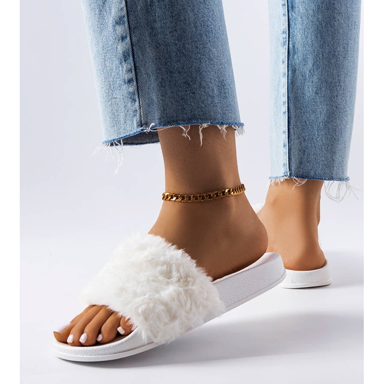 BM Chanclas blancas con pelo de Raffaele blanco 2 BM Chanclas blancas con pelo de Raffaele blanco 2