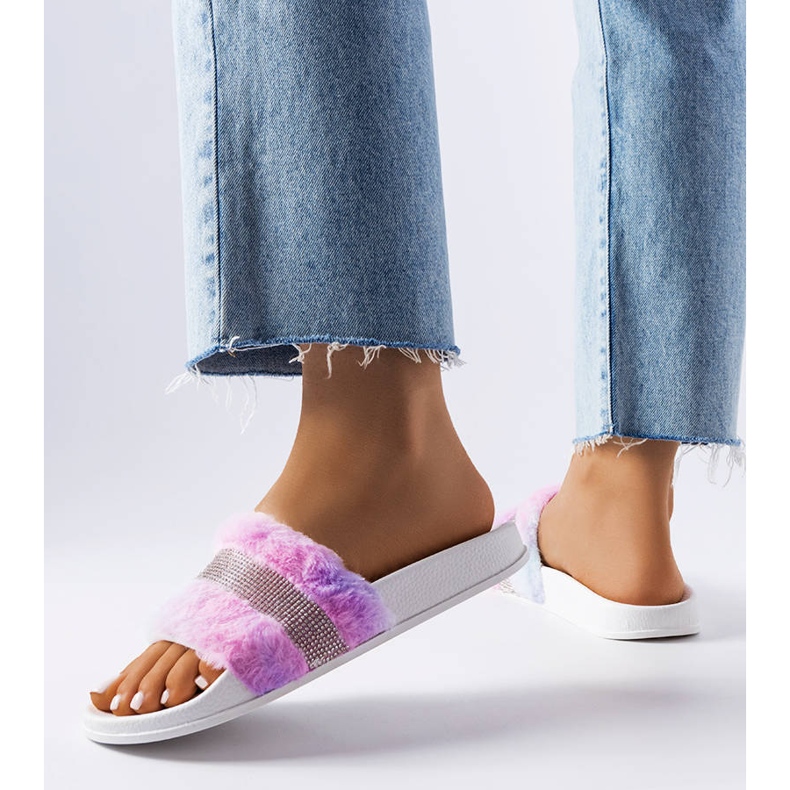 Chanclas de pelo de colores con pedrería de Carrito rosa 2