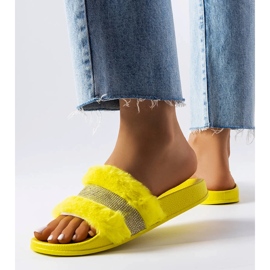 Chanclas pelo amarillo con pedrería de Carrito 2