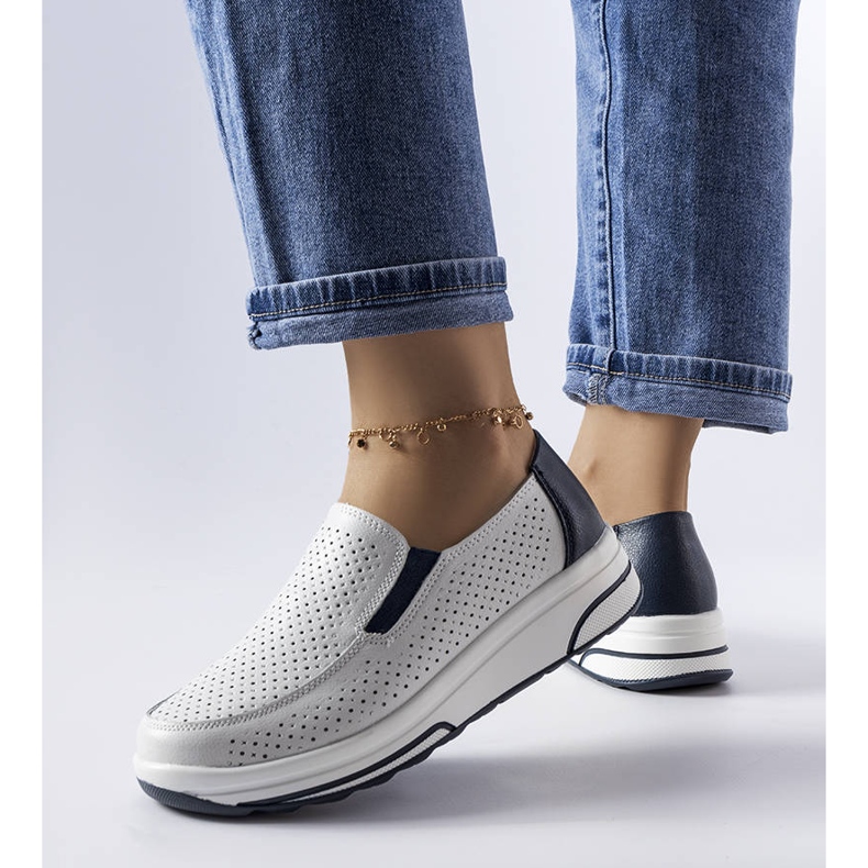 Zapatos de cuero calados blancos de Aiglentina 1