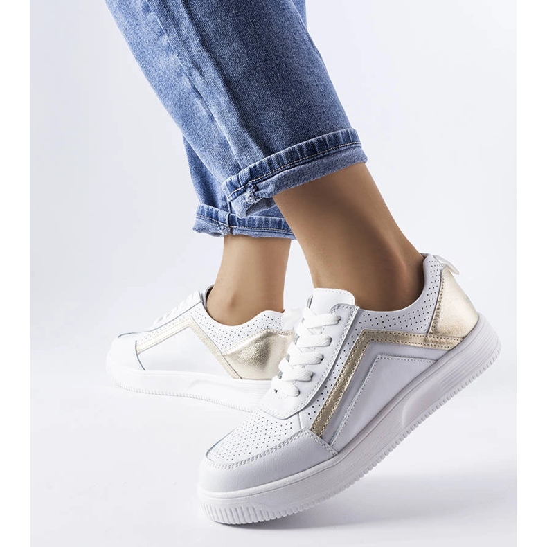 Zapatos blancos de piel con perforaciones de Gilles 1