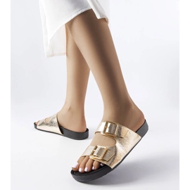 Chanclas norcross lacadas en oro con hebillas dorado 1
