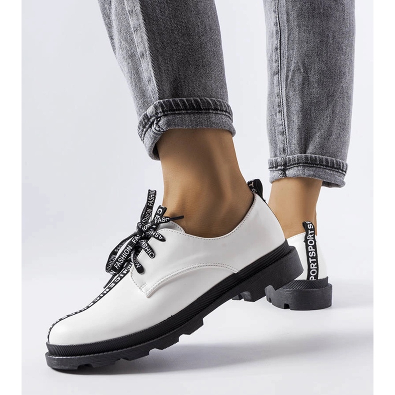 Zapatos brogue blancos con suela a contraste de Hanifan 1