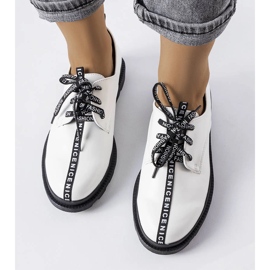 Zapatos brogue blancos con suela a contraste de Hanifan 2