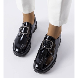 Zapatos lacados en negro con hebilla Jarisile 3