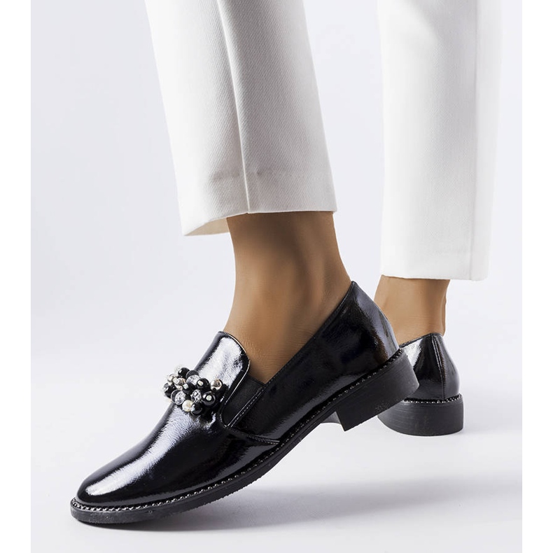 BM Zapatos lacados en negro con cristales de Bonne 1