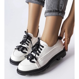 Zapatos brogue blancos con cadena de Allain 1