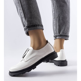 Zapatos legget charol blanco 2