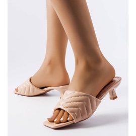Sandalias beige de tacón bajo de Launay 1